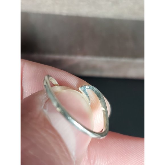 Size 7 Sterling Silver Cool Ocean Wave Band Ring - Picture 2 of 5